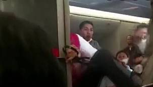 THY uçağındaki yolcu kabin memuruna tekme tokat saldırıp ısırdı!