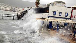 Bodrum'da hayat felç oldu! Oteller sular altında kaldı