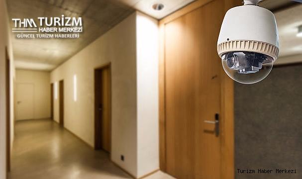Çalıştıkları otelin elektrik kablolarını çaldılar!