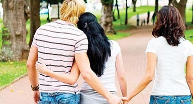 Dünyanın en ilginç festivali! Kadınlar kendilerine ikinci eş seçiyor