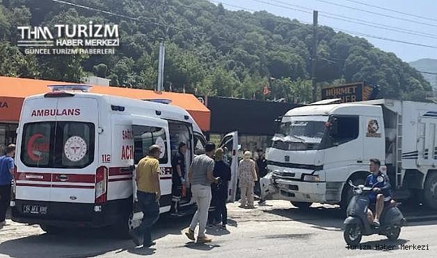 Arap turistleri taşıyan tur midibüsü kamyonla çarpıştı!