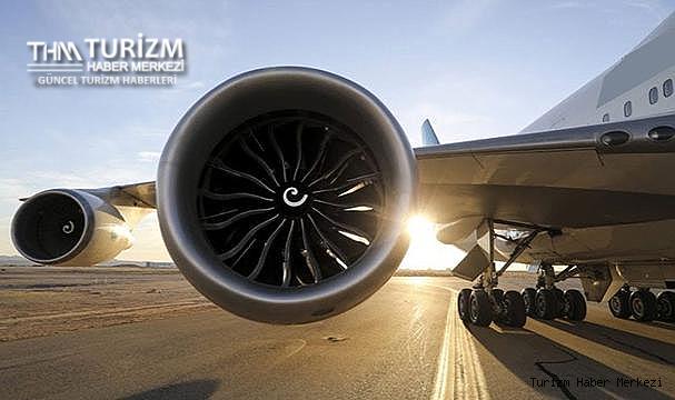 Feci kaza! Havalimanı çalışanı uçağın motoruna çekildi