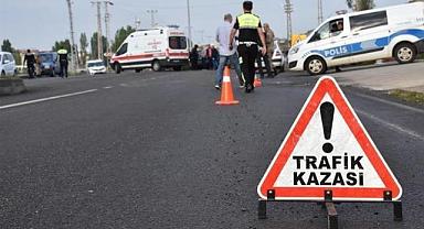 Turist dolu tur otobüsü otomobil ile çarpıştı! Ölü ve yaralılar var