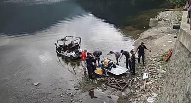 Uzungöl'de facia! Arap turistler elektrikli golf arabası ile göle uçtu