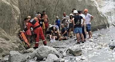 Muğla'nın dünyaca ünlü Saklıkent Kanyonu'nda facia! Turistlerin üzerine kaya düştü