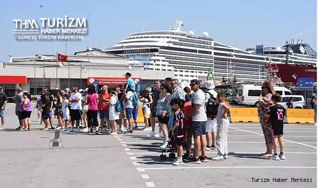 İzmir'in kruvaziyer turizmi karnesi belli oldu! İşte 11 ayda gelen gemi ve turist sayısı