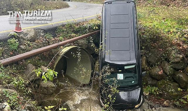 Turist dolu minibüs dereye uçtu!