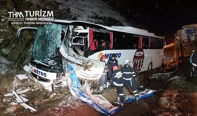 Metro Turizm otobüsü kamyona çarptı! Ölü ve yaralılar var