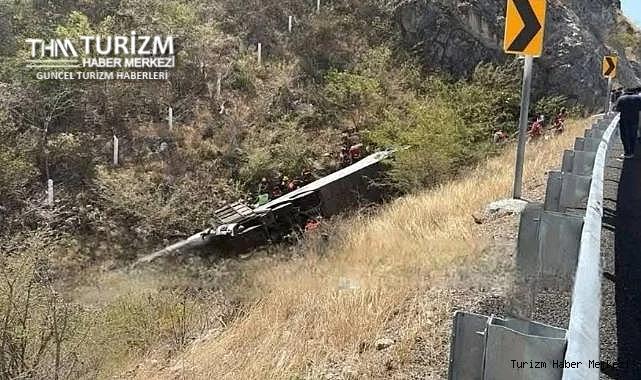 Yolcu otobüsü şarampole yuvarlandı! 11 ölü