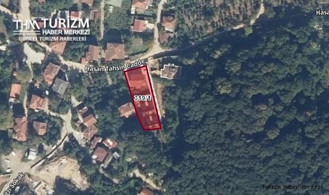 Sapanca Gölü yakınında üzerinde bungalovlar olan arazi icradan satışa çıktı!