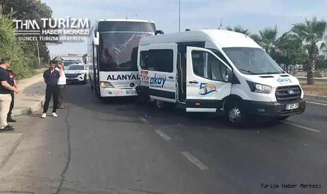 Yolcu otobüsü tur minibüsüne çarptı! Yaralılar var