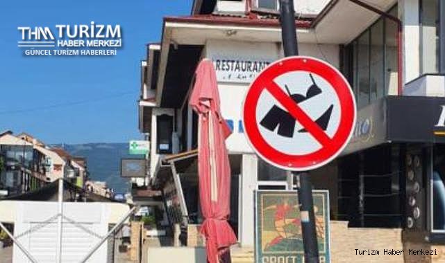 Mayo ve bikiniyle gezmek, çıplak ayakla dolaşmak yasaklandı!