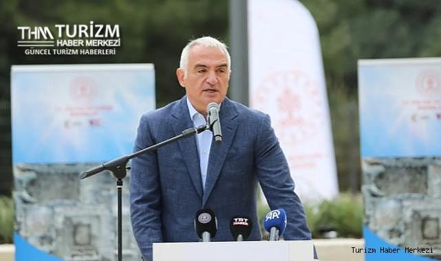 Antalya'ya kaç turist geldi? Bakan Ersoy açıkladı