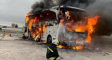 Yolcu dolu Nevşehir Seyahat'e ait otobüs seyir halindeyken alev topuna döndü!