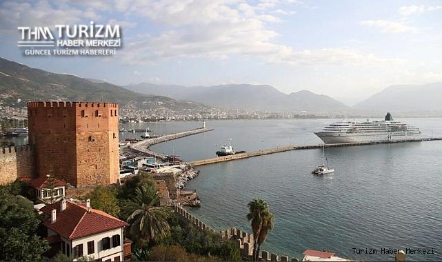 Alanya'ya turizm sezonunun ilk kruvaziyer gemisi geldi! İşte turist sayısı
