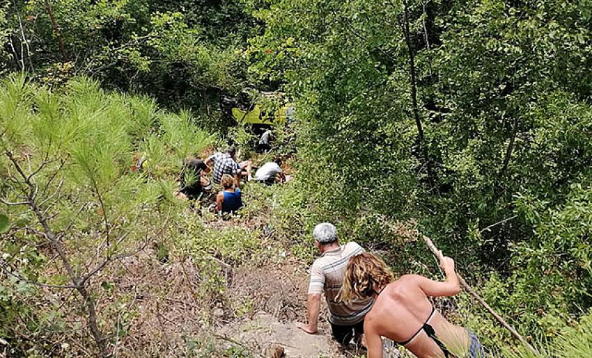 Alanya'da turistleri taşıyan safari cip uçuruma yuvarlandı!