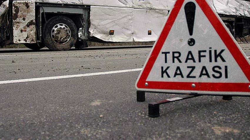 Konya'da feci kaza! Tatile giden öğrencileri taşıyan tur midibüsü kamyona çarptı!